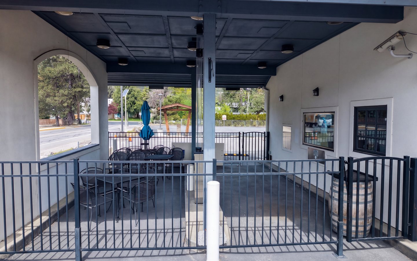 Former Bank Branch with Drive Thru Receivership Sale photo 8