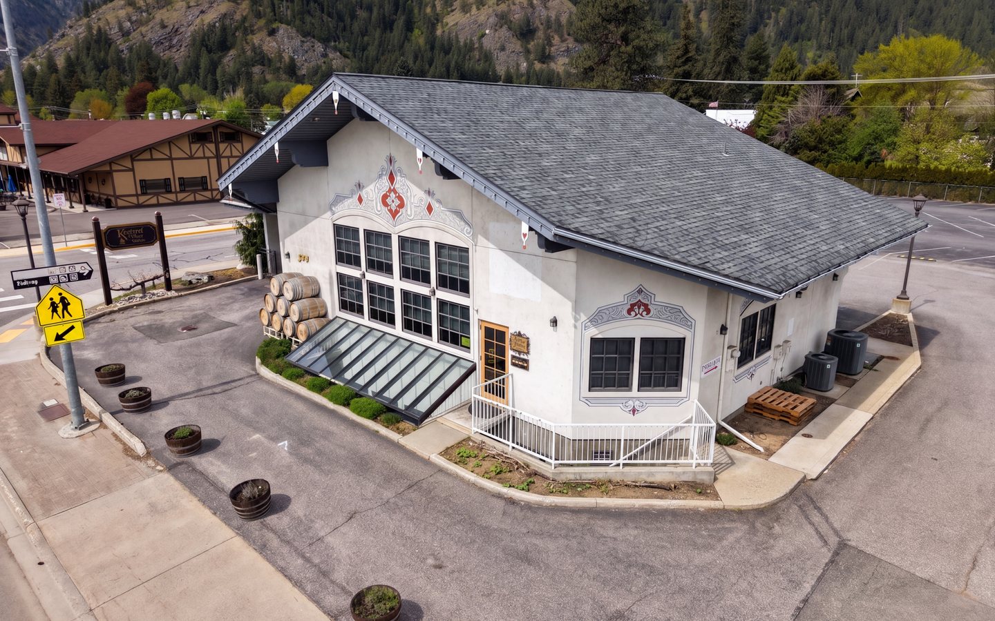 Former Bank Branch with Drive Thru Receivership Sale photo 3