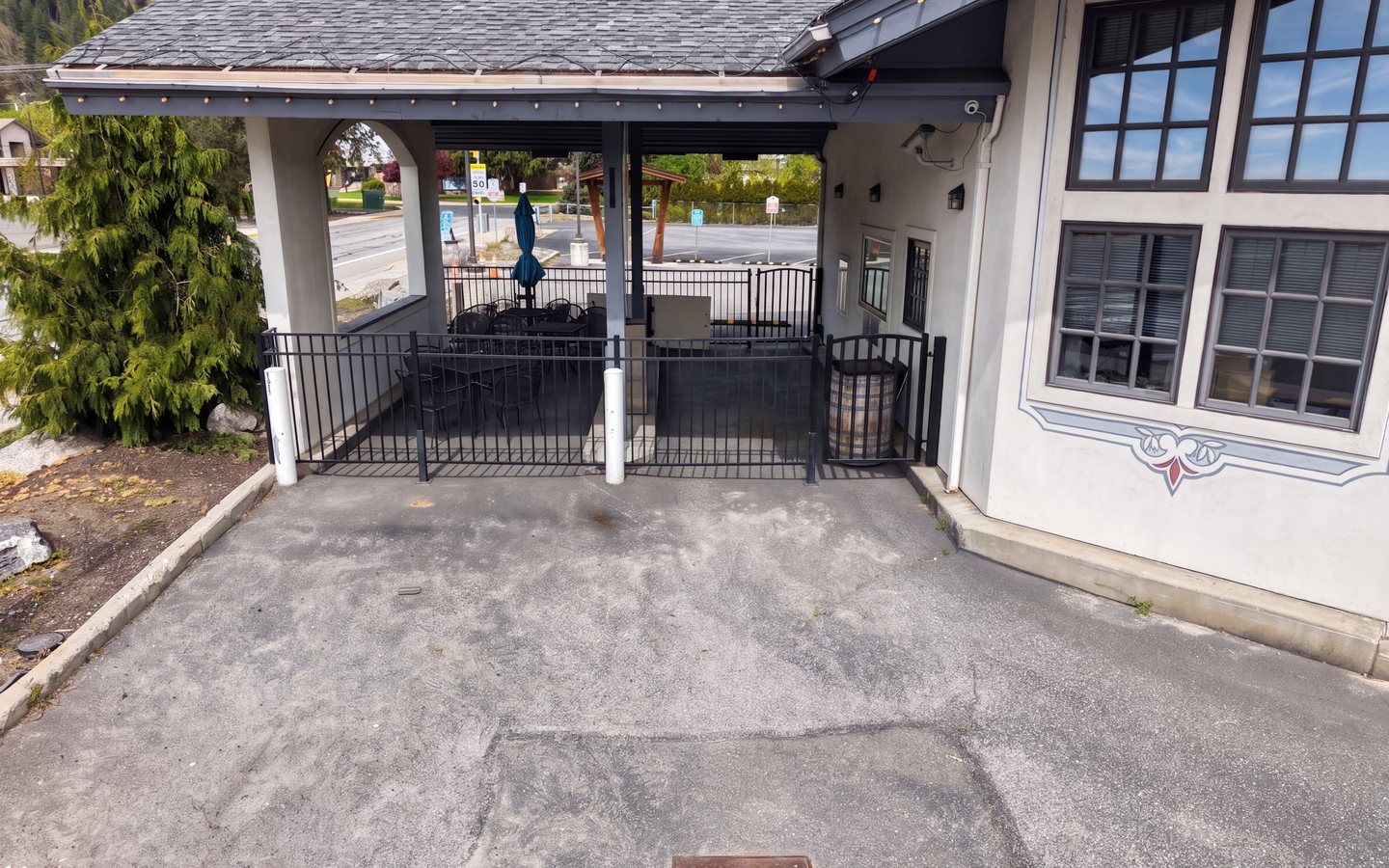 Former Bank Branch with Drive Thru Receivership Sale photo 7