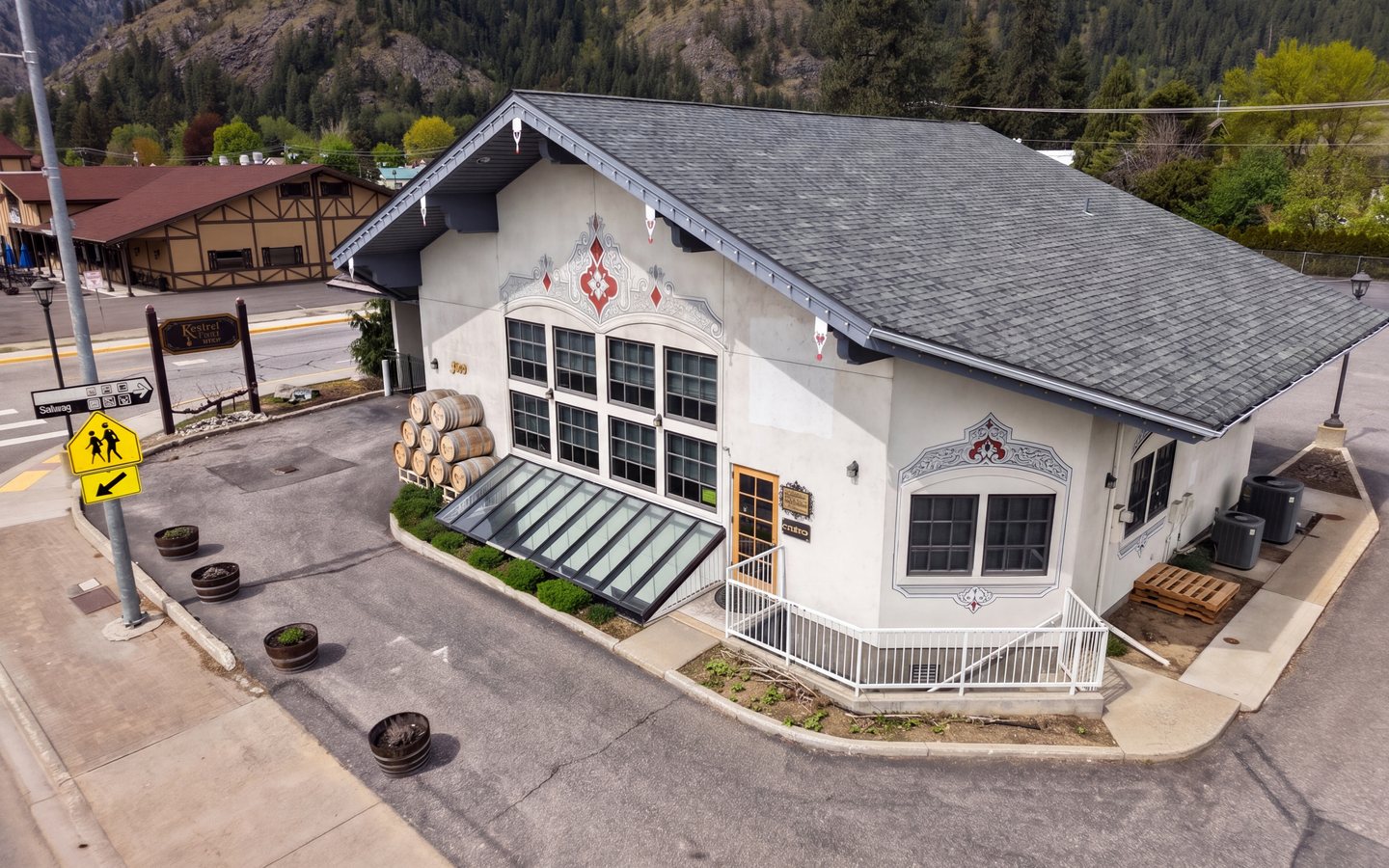 Former Bank Branch with Drive Thru Receivership Sale photo 9