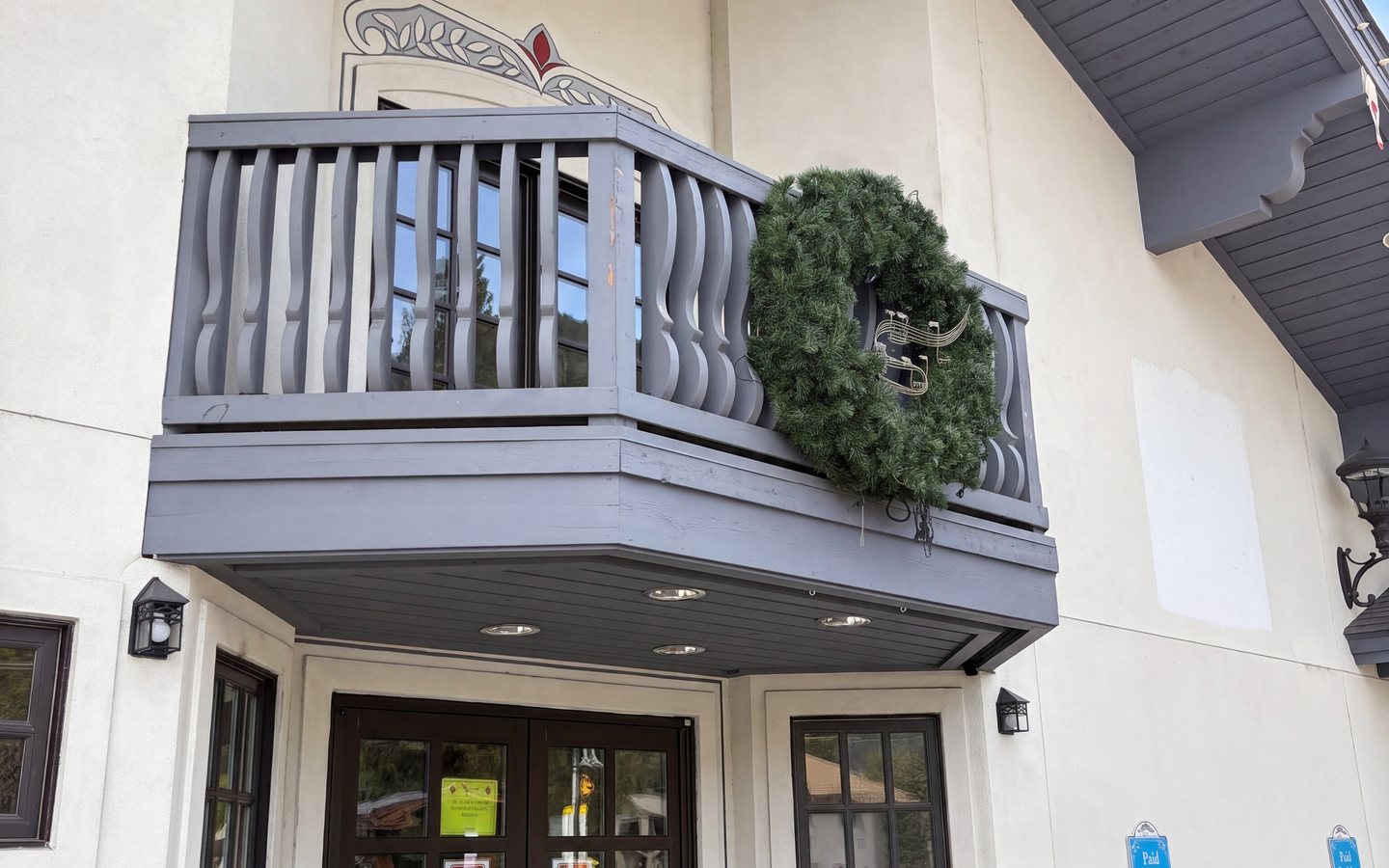 Former Bank Branch with Drive Thru Receivership Sale photo 12