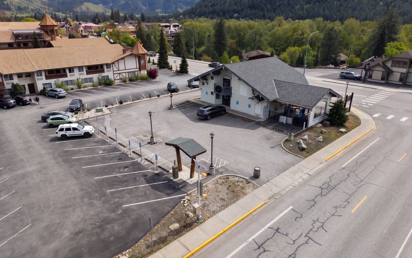 Former Bank Branch with Drive Thru Receivership Sale photo 5