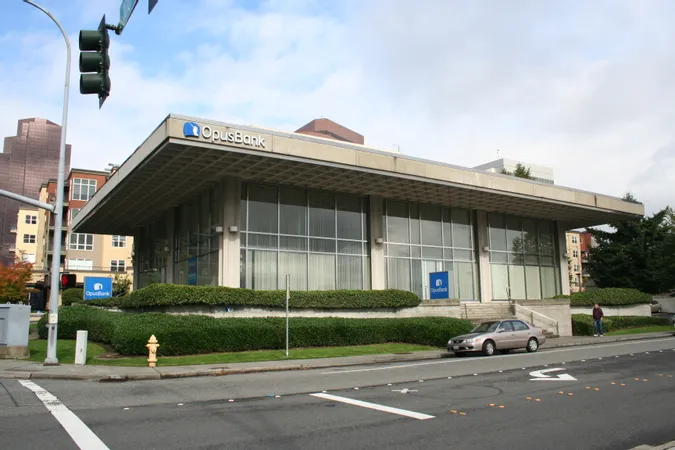 
                            Opus Bank Bellevue